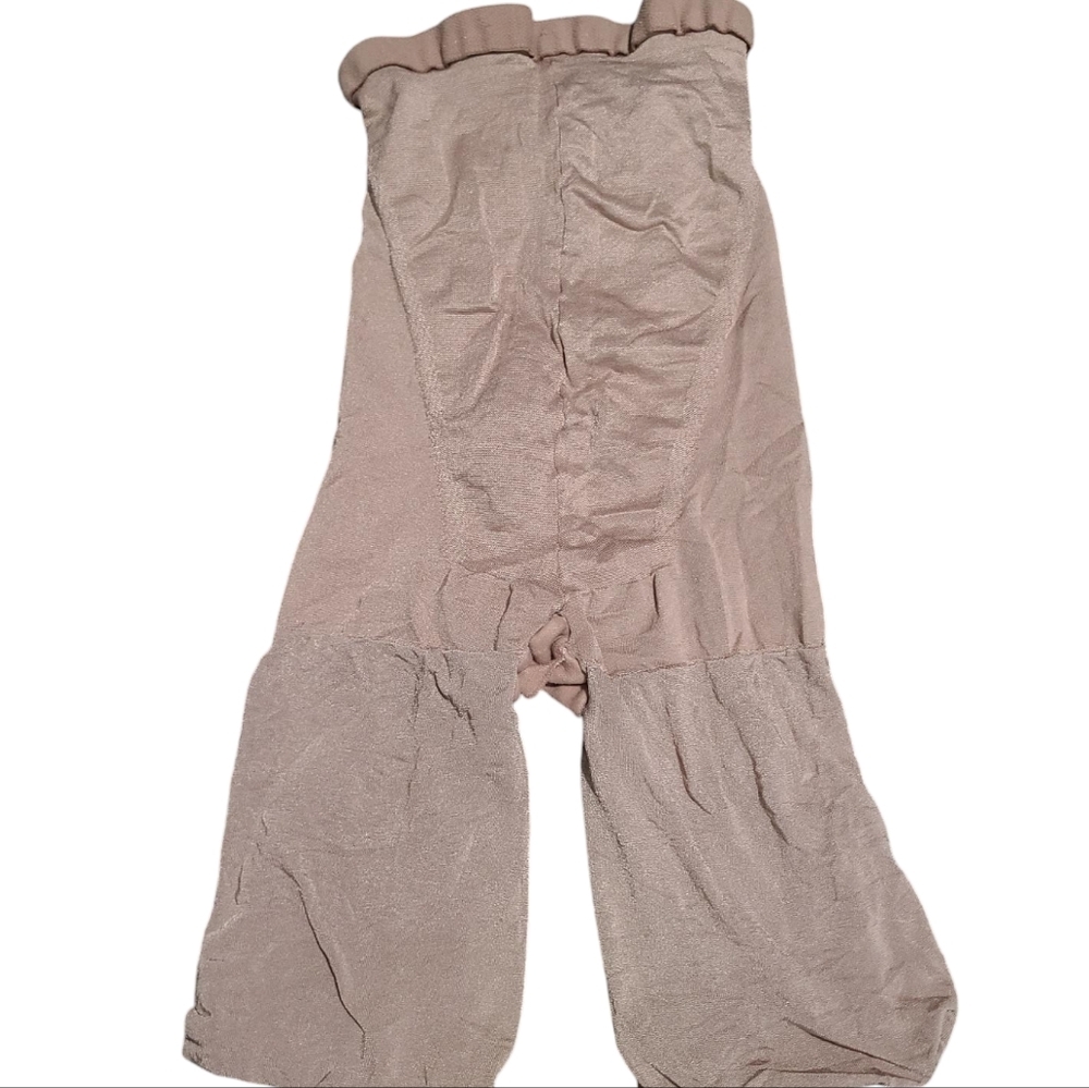 SPANX smoothing shorts size E